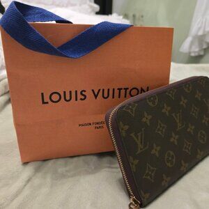 Authentic Louis Vuitton Zippy Wallet